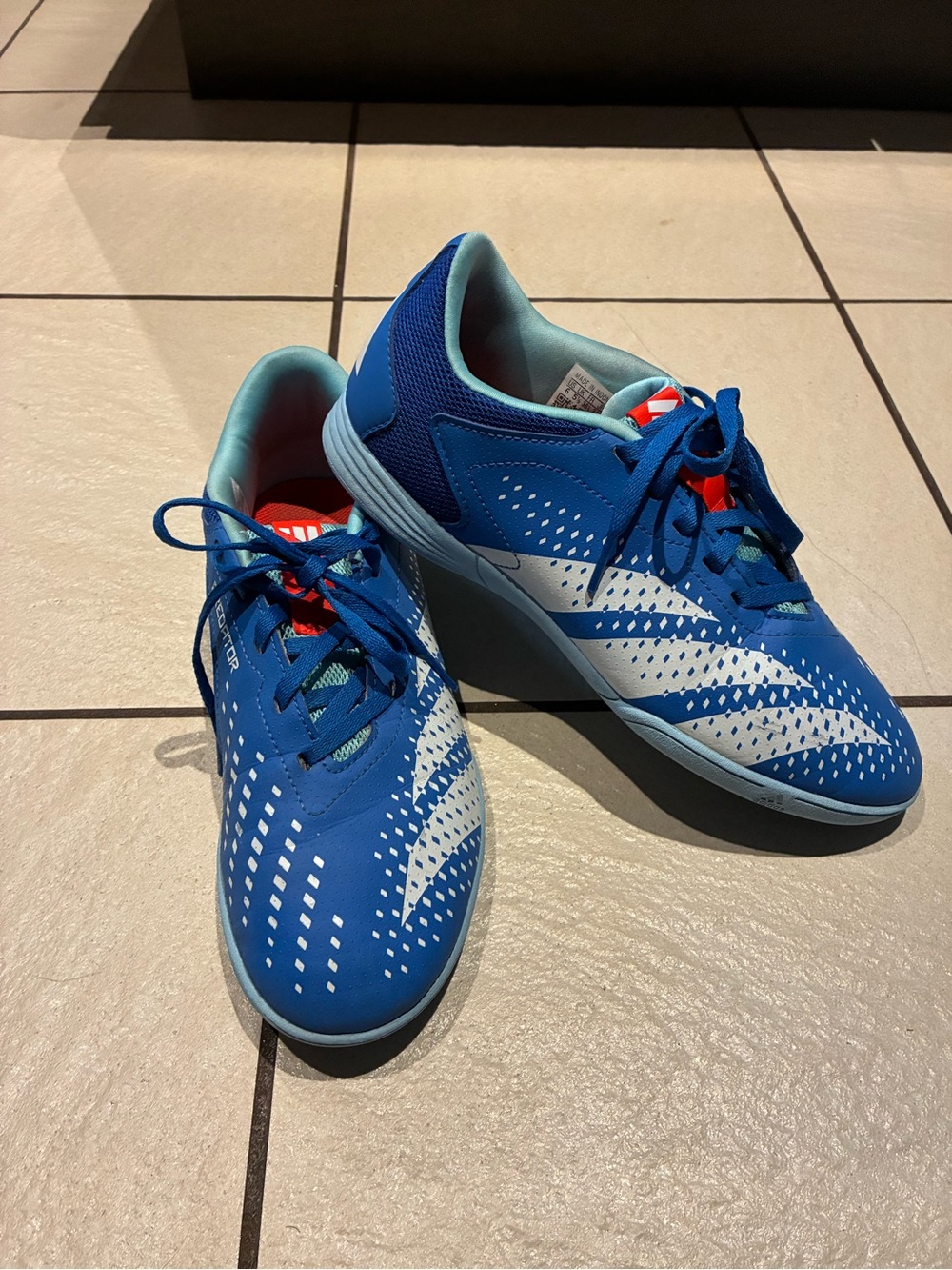 Adidas Predator Accuracy.4 Indoor Soccer Shoes. Junior 6.